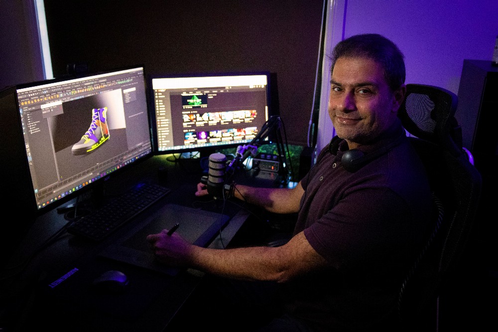 Reza Sarkamari at his tutorial workstation