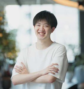 潮 剛志 氏