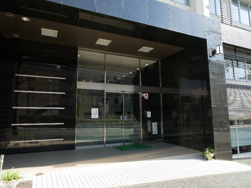 横浜駅から徒歩10分の好立地のオフィスです